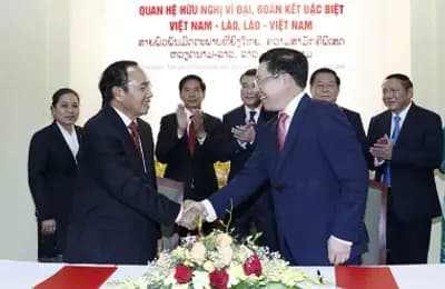 Mối quan hệ đặc biệt Việt Nam - Lào không ngừng phát triển và đơm hoa kết trái