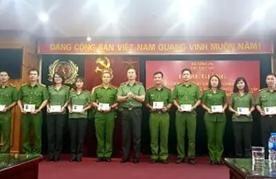 Bế giảng lớp Bồi dưỡng nghiệp vụ cho giáo viên các trường CAND năm 2019