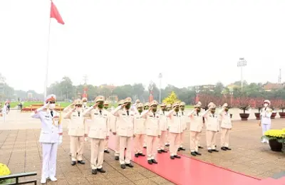  Đảng ủy CA Trung ương, BCA viếng lăng Chủ tịch HCM nhân kỷ niệm 92 năm Ngày thành lập Đảng
