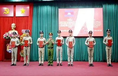 Bế giảng Khóa 28, Đào tạo đại học chính quy cho cán bộ thuộc  Bộ Nội vụ Vương quốc Campuchia