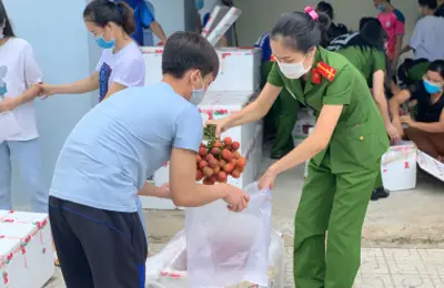 Sẻ chia yêu thương – Vượt qua đại dịch
