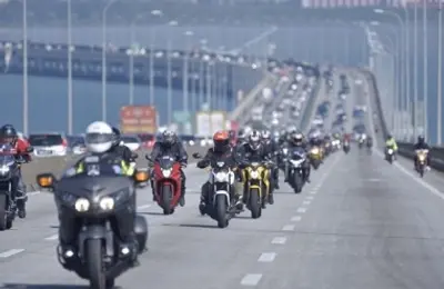 Điều kiện để phương tiện cơ giới nước ngoài và người nước ngoài điều khiển phương tiện vào tham gia giao thông tại Việt Nam