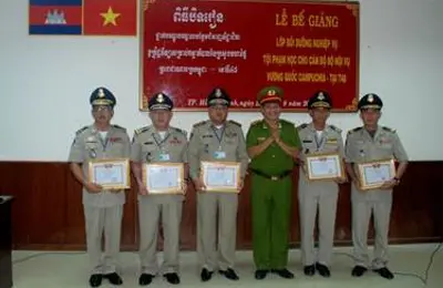 Bế giảng Khóa C1T - Bồi dưỡng nghiệp vụ Tội phạm học cho lãnh đạo cấp phòng thuộc Bộ Nội vụ Vương qu
