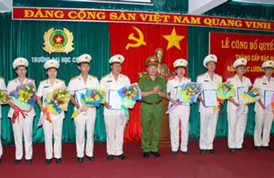 Lễ công bố Quyết định thăng cấp bậc hàm, nâng bậc lương năm 2016