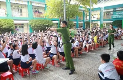 Đẩy mạnh tuyên truyền pháp luật cho các em học sinh