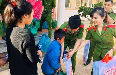 Mang hơi ấm mùa xuân về trên mảnh đất Đạ Ròn
