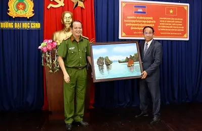 Bế giảng lớp Bồi dưỡng nghiệp vụ “Phòng, chống tội phạm sử dụng Công nghệ cao cho cán bộ Bộ nội vụ V