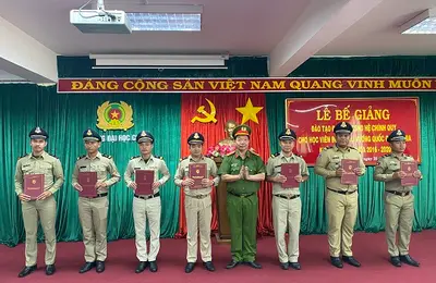 Bế giảng 2 khóa Bồi dưỡng nghiệp vụ cho cán bộ Bộ nội vụ Vương quốc Campuchia
