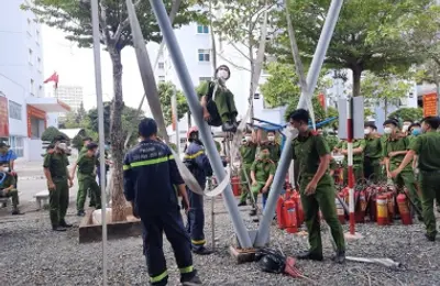 Hơn 300 sinh viên Nhà trường tham gia tập huấn phòng cháy chữa cháy