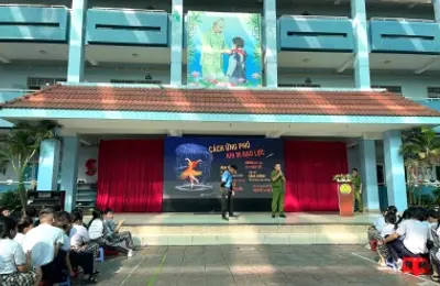 Tuyên truyền phòng, chống bạo lực học đường và xâm hại  trên không gian mạng cho học sinh Trường Trung học cơ sở Huỳnh Tấn Phát
