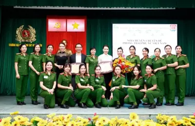 Nói chuyện chuyên đề "Phong thái người phụ nữ Việt Nam hiện đại"