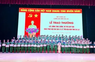 Dấu ấn người người cán bộ, học viên Trường Đại học CSND trong bão lũ