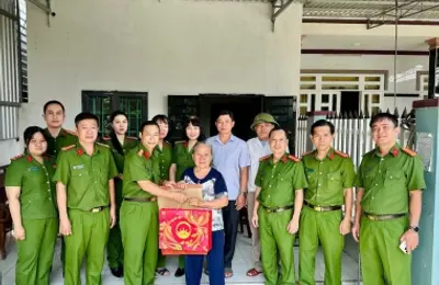 Đem yêu thương đến với các gia đình chính sách tại xã Hồ Tràm