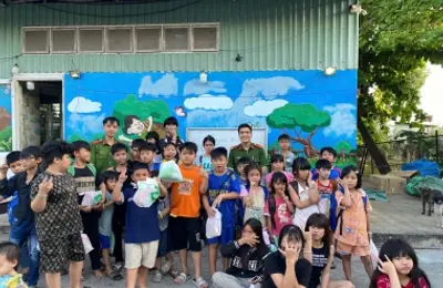 Sẻ chia niềm vui với các em nhỏ lớp học tình thương “Rạch Ông”