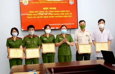 Công đoàn Trường Đại học CSND được Công đoàn CAND tặng Cờ thi đua