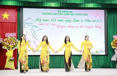 Sắc hoa phụ nữ Đại học CSND