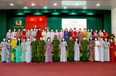 18 hội viên phụ nữ được tặng Kỷ niệm chương Vì sự nghiệp phát triển phụ nữ