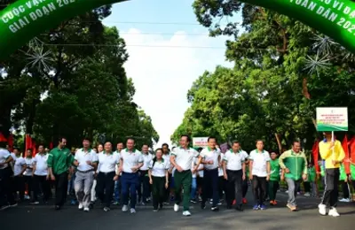 100 sinh viên Đại học CSND tham gia Ngày chạy Olypic vì sức khỏe toàn dân