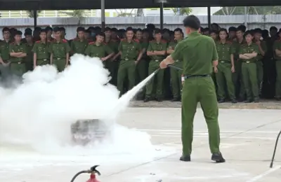 Hơn 400 cán bộ, giảng viên, công nhân viên và học viên Nhà trường tham gia tập huấn PCCC và CNCH