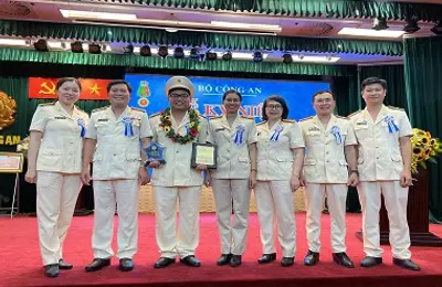 Trao tặng danh hiệu “Đoàn viên Công đoàn CAND tiêu biểu năm 2022” cho 14 đoàn viên