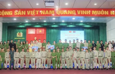 Sôi nổi đêm giao lưu chào mừng kỷ niệm 70 năm Quốc khánh Vương quốc Campuchia
