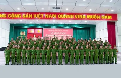 Khai giảng lớp bồi dưỡng pháp luật, nghiệp vụ cho cán bộ đã tốt nghiệp đại học, cao đẳng ngoài ngành mở tại Trường