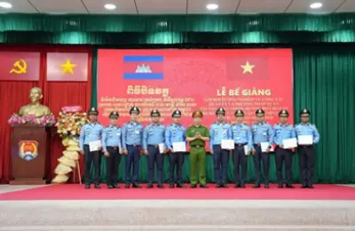 Bế giảng khóa Bồi dưỡng nghiệp vụ Công tác quản lý và phương pháp xử lý tai nạn giao thông đường bộ cho cán bộ Bộ Nội vụ Vương quốc Campuchia