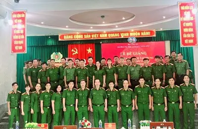 Bế giảng hai lớp Trung cấp lý luận chính trị Khóa 1, hệ tập trung mở tại Trường