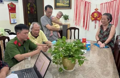 Học viên Trường Đại học CSND hỗ trợ Công an tỉnh Bà Rịa - Vũng Tàu đẩy mạnh Đề án 06 và lấy ý kiến Nhân dân về dự thảo Hiến pháp