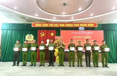 Bế giảng 2 lớp Trung cấp lý luận chính trị Khóa 1, hệ tập trung