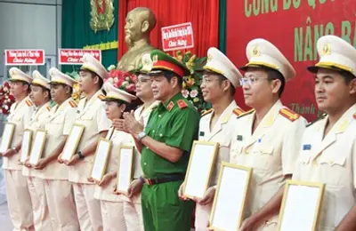 Lễ Công bố Quyết định thăng cấp bậc hàm, nâng bậc lương năm 2025